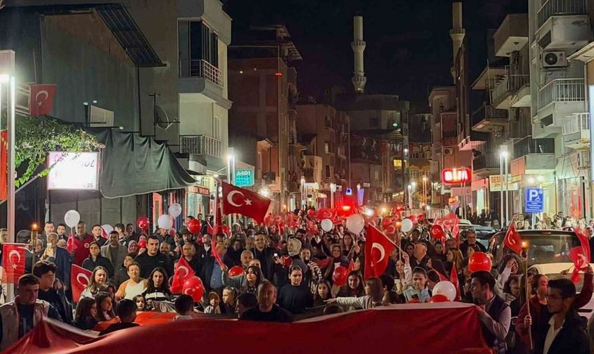Sarıgöl'de Cumhuriyet coşkusu fener alayı ile kutlandı