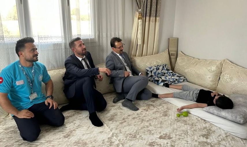 Cizre'de başhekimler hastaları evlerinde ziyaret ederek destek oldular