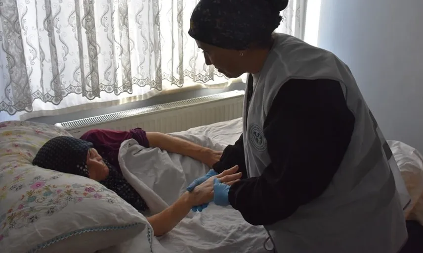 Kocasinan'da sosyal belediyeciliğin örneği: Evde bakım hizmetleri ihtiyaç sahiplerine ulaşıyor