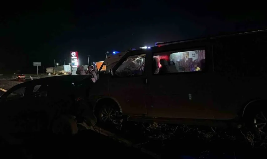 Afyonkarahisar'da trafik kazası: 11 yaralı hastaneye kaldırıldı
