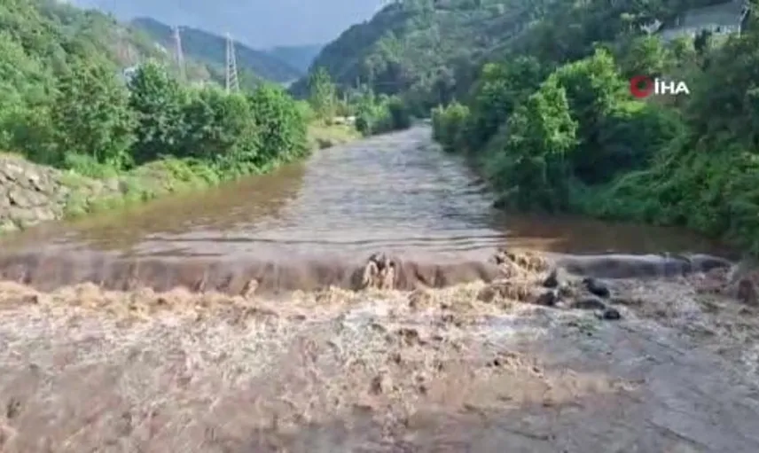 Giresun'da sel felaketi: Anne ve iki kızı kayboldu