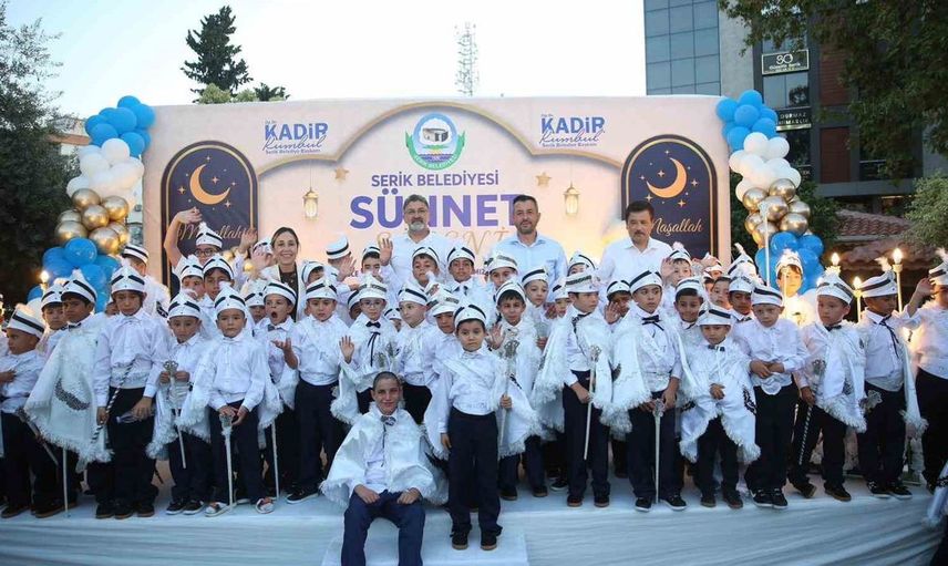 Başkan doktor kimliğiyle çocukların sünnetine katıldı: Eğlence ve cerrahi bir arada