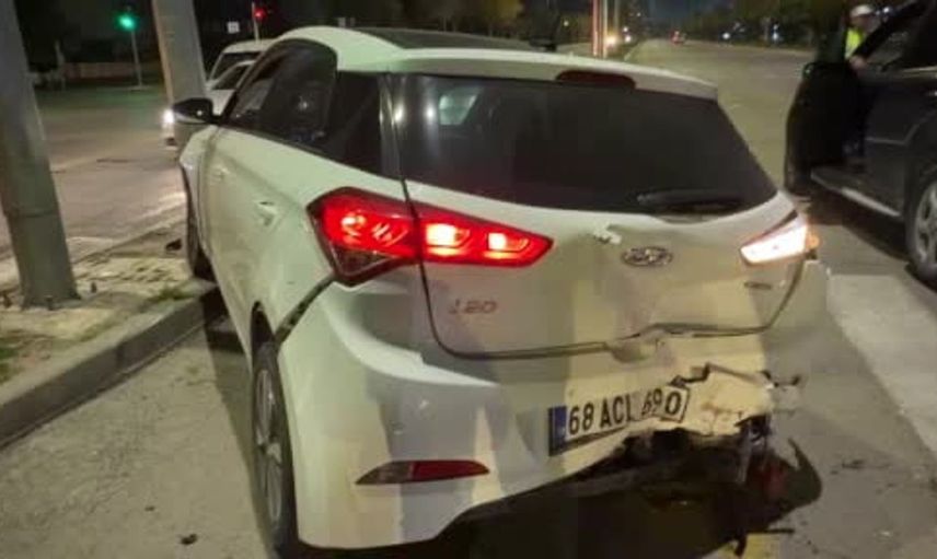 Aksaray'da zincirleme kaza: 4 araç ve 3 yaralı