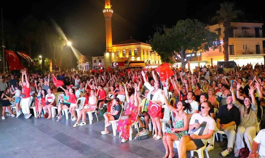 Bodrum'da A Milli Kadın Voleybol Takımı'nın zaferi coşkuyla kutlandı
