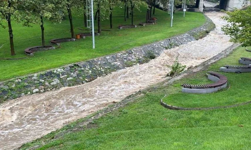 Bursa'da sağanak yağış sonrası dere su seviyeleri yükseldi