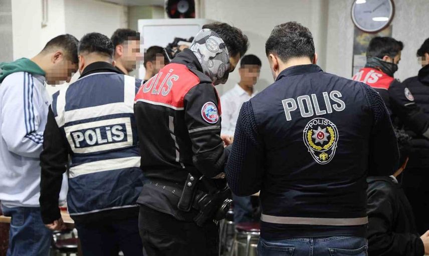 Elazığ'da asayiş ve narkotik denetimleriyle kamu güvenliği sağlandı