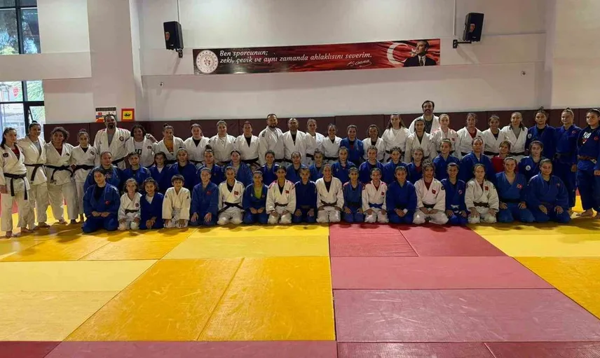 Yıldız kadın judo milli takımı, Balkan şampiyonası öncesi Salihli'de kampa girdi