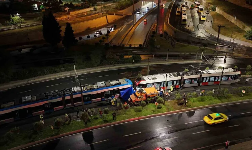Zeytinburnu'ndaki tramvay kazası sonrası yaralılar hastaneye kaldırıldı