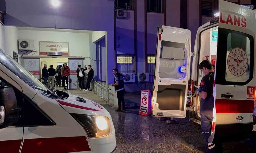 Adıyaman'da elektrik işçilerine araç çarptı: 1 ağır yaralı