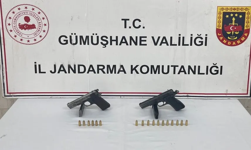 Gümüşhane'de jandarma operasyonunda ruhsatsız tabancalar ele geçirildi