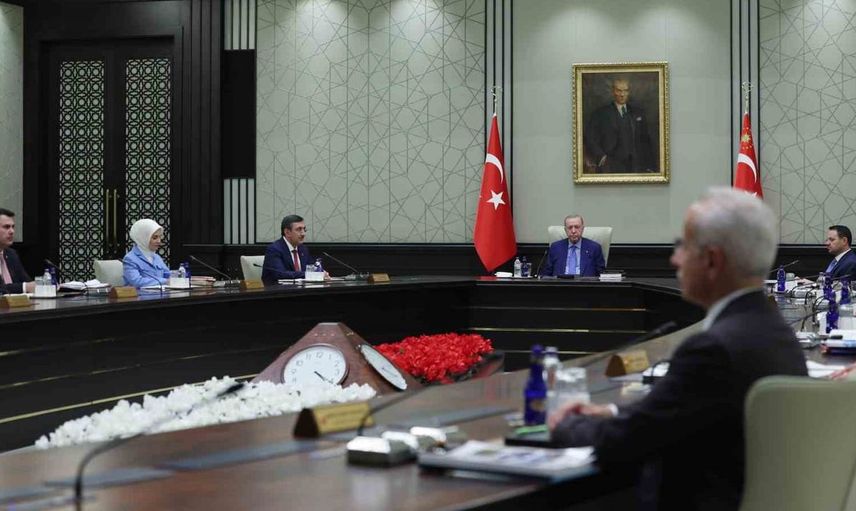Beştepe'deki kabine toplantısında önemli gündem maddeleri görüşülüyor