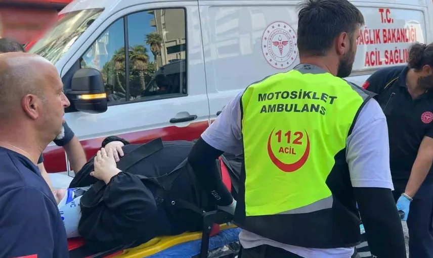 Samsun'da yaşlı kadın ve torununa otomobil çarptı, sürücü kaçtı
