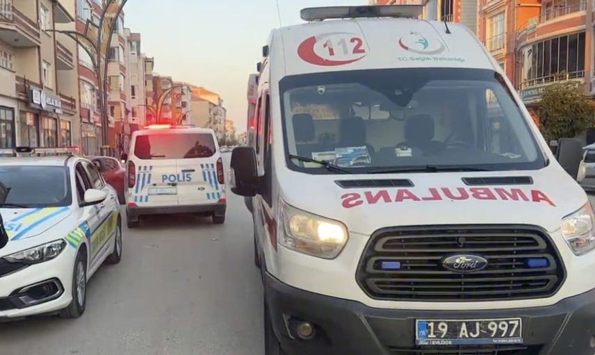 Çorum'da motorsiklet ve bisiklet çarpıştı: iki kişi yaralandı