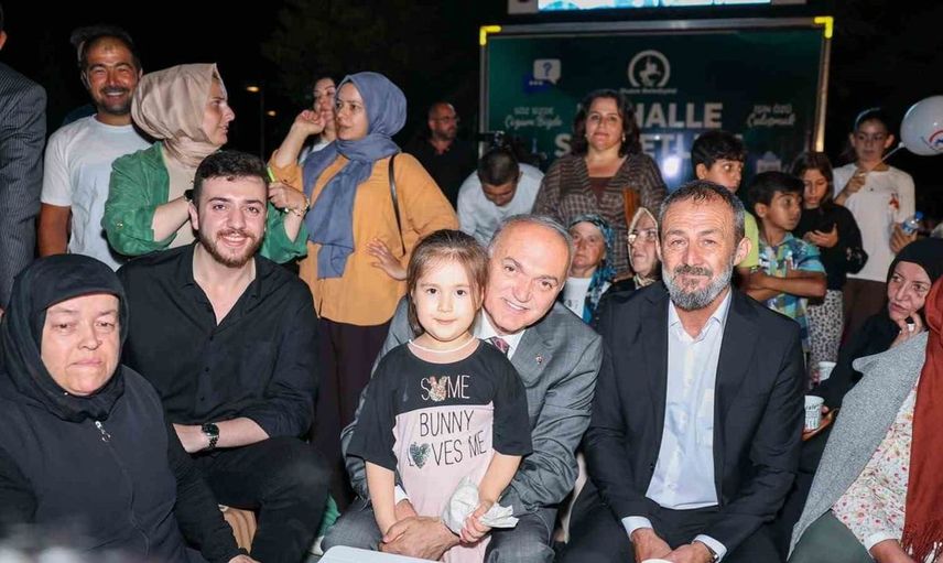 Düzce'de mahalle sohbetleri devam ediyor: Başkan Özlü, sorunları yerinde dinliyor