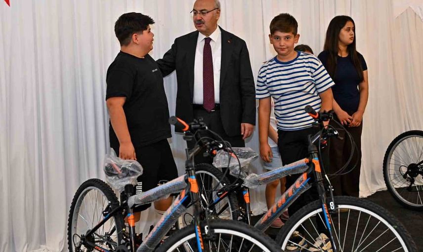 Çocukların bisiklet sevinci yüzleri güldürdü