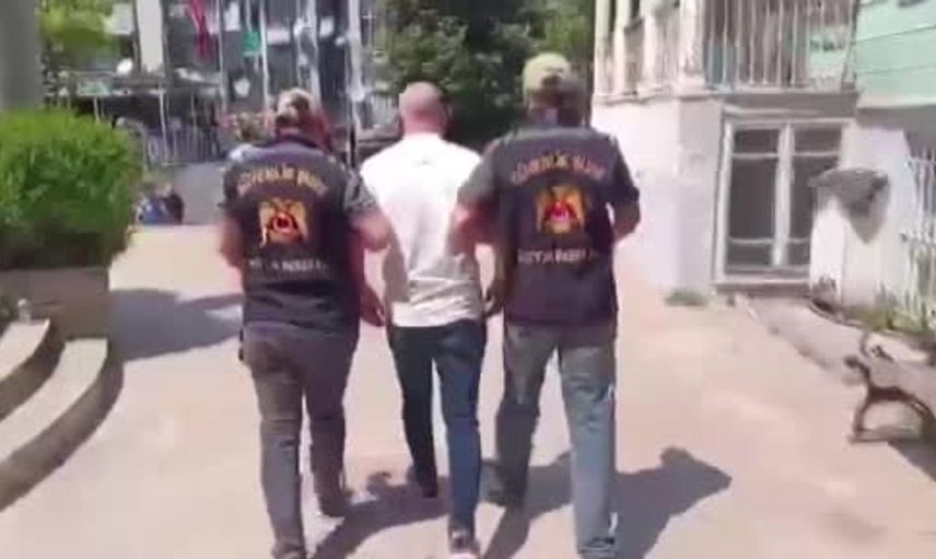 Gazeteci burhan can terzi gözaltına alındı: sosyal medya paylaşımı nedeniyle soruşturma açıldı