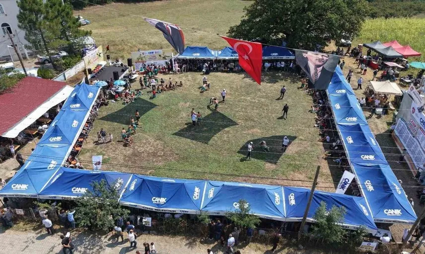 Geleneksel canik karakucak güreş festivalinde pehlivanlar kıyasıya mücadele etti