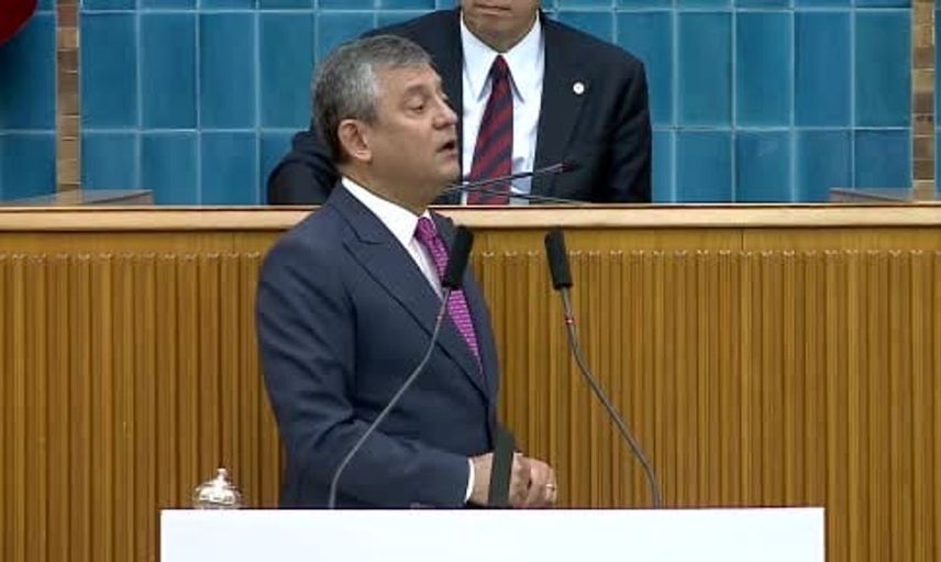 Özgür Özel'in grup toplantısında dikkat çeken dil sürçmesi
