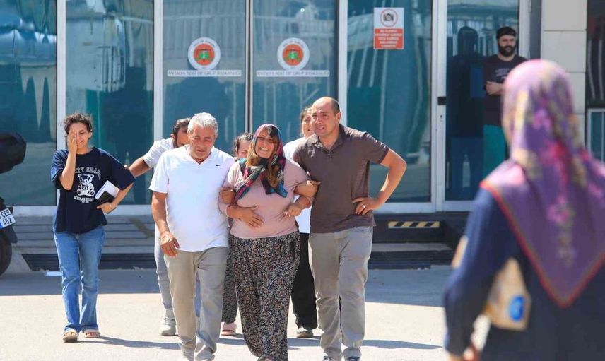 Antalya'da motosiklet kazasında hayatını kaybeden gencin ailesi gözyaşlarına boğuldu
