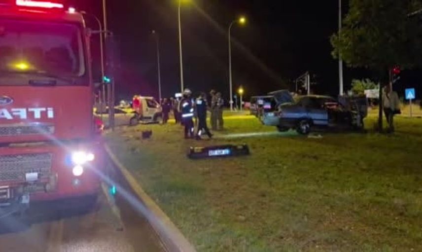 Hatay'da otomobil kazası: 4 yaralı, Tofaş kullanılamaz hale geldi