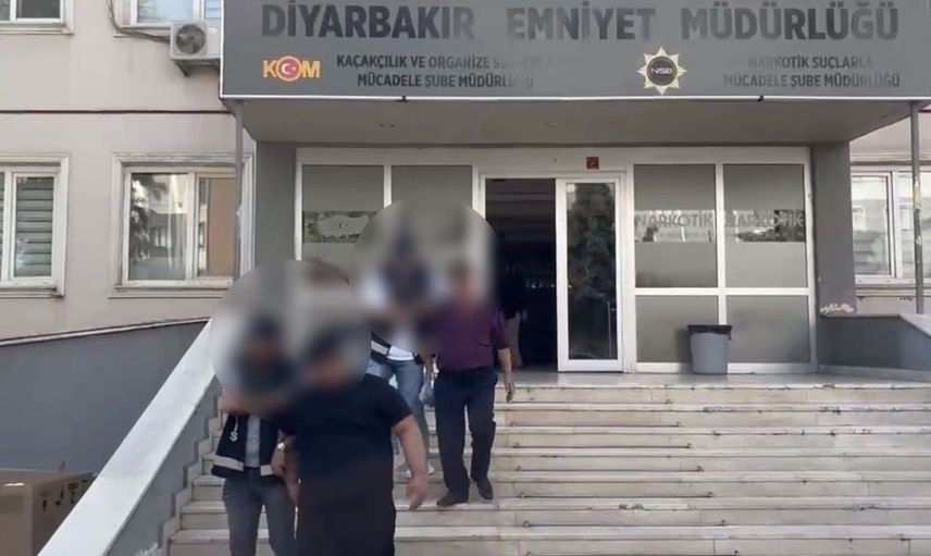 Diyarbakır'da şebekeye operasyon: 2 kişi tutuklandı