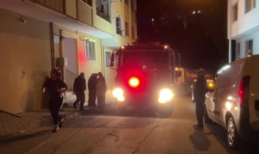 Bursa'daki apartman olayında duman paniği: Yaşlı kadın itfaiye tarafından kurtarıldı