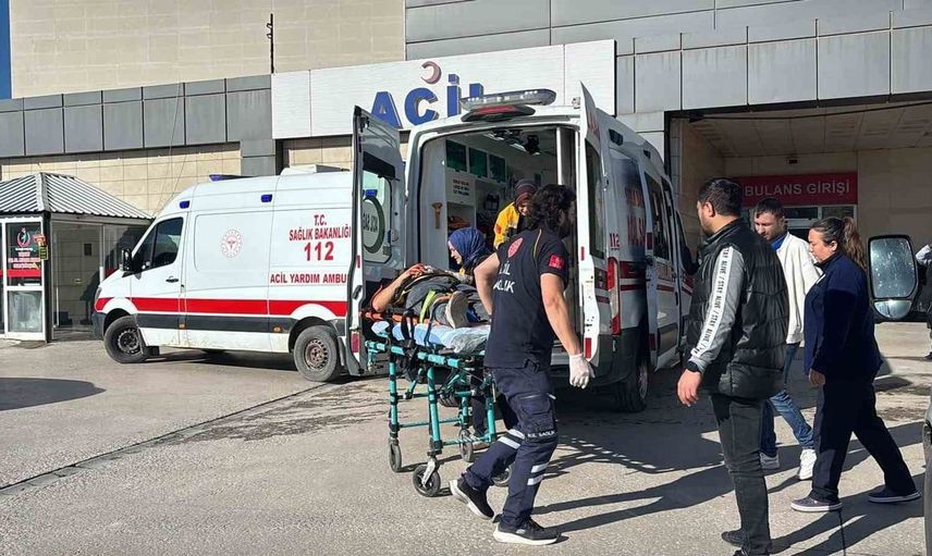 Tavşanlı'da otomobil ile motosiklet çarpıştı: iki kişi yaralandı