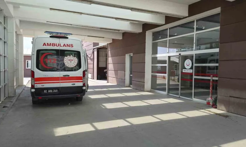 Adıyaman'da tütün işçilerini taşıyan minibüs devrildi, 13 kişi yaralandı