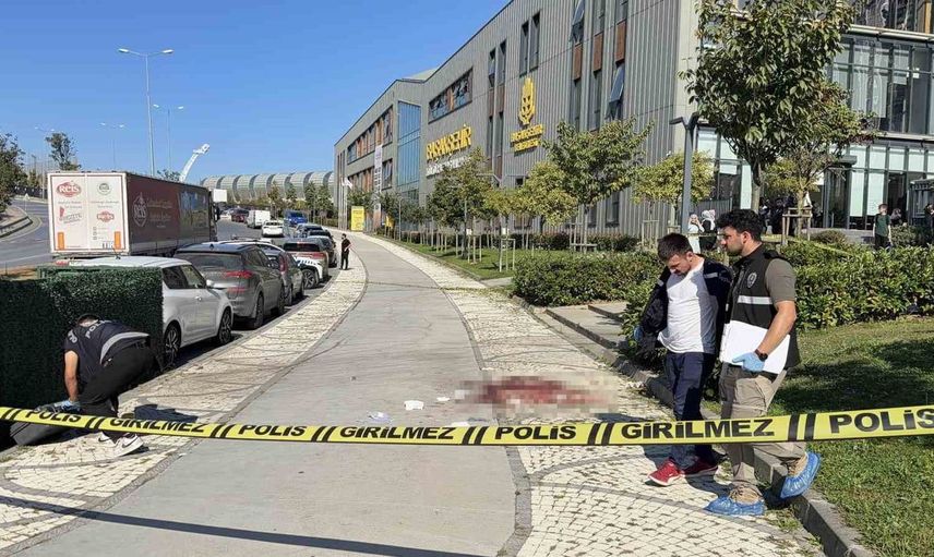 Başakşehir'de alacak verecek tartışmasında silahlı kavga: 2 kişi yaralandı