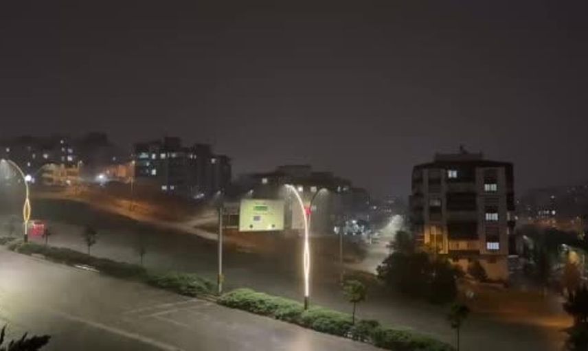 Gaziantep'te akşam saatlerinde yağan sağanak yağmur ulaşımı olumsuz etkiledi