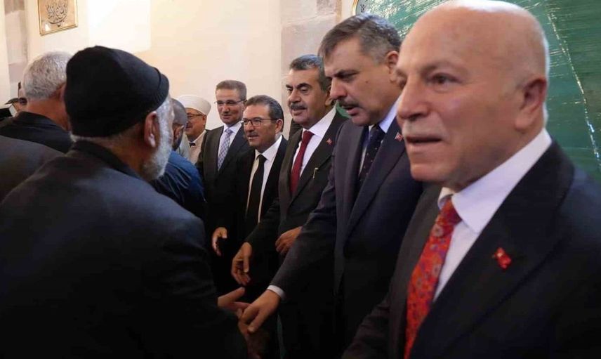Tarihi Fetih Camii restorasyonun ardından ibadete açıldı