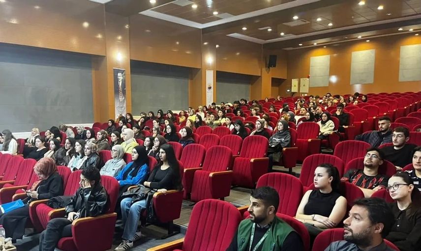 Sinop'ta üniversite öğrencilerine uyuşturucu farkındalık eğitimi