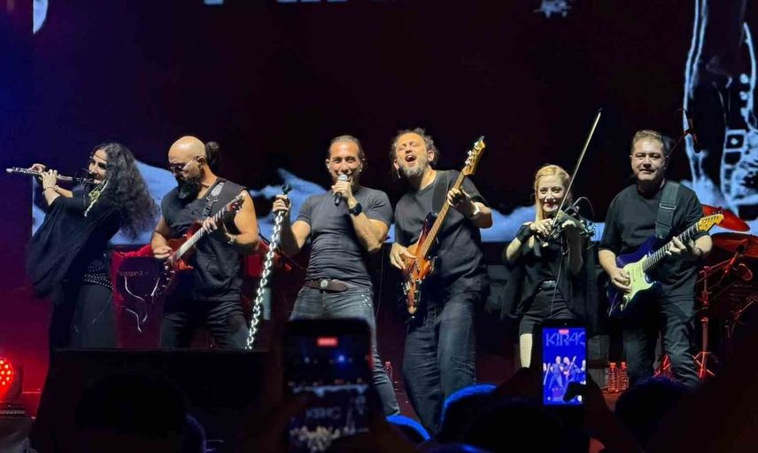 Kıraç, ünlü sanatçıları eserleriyle anarak festivalde coşku yarattı