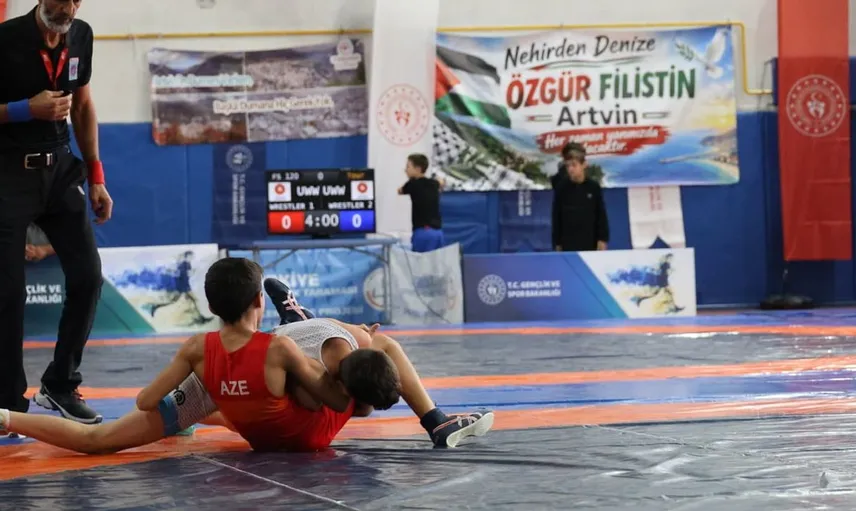 Artvin'de uluslararası güreş heyecanı: 20 ülkeden 140 sporcu minderde