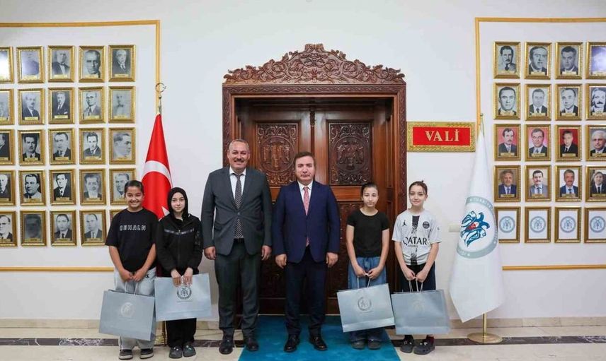 Vali aydoğdu, karate şampiyonlarını makamında kutladı
