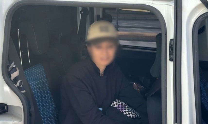 Ehliyetsiz sürücü kaçarken uyuşturucu dolu çanta attı: 515 bin TL ceza kesildi