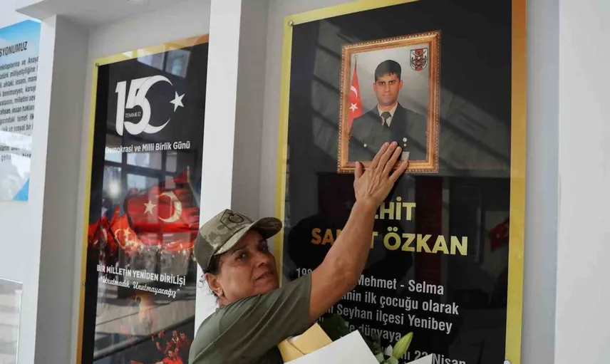 Aci bir hatıra: Şehit uzman çavuşun anne ve babası okulda buluştu