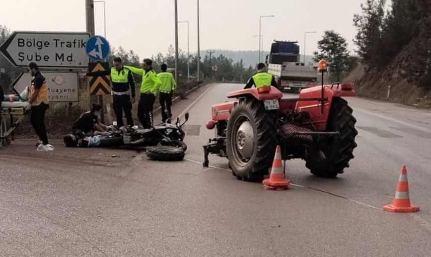 Karabük'te motosiklet ve traktör kazasında iki kişi yaralandı