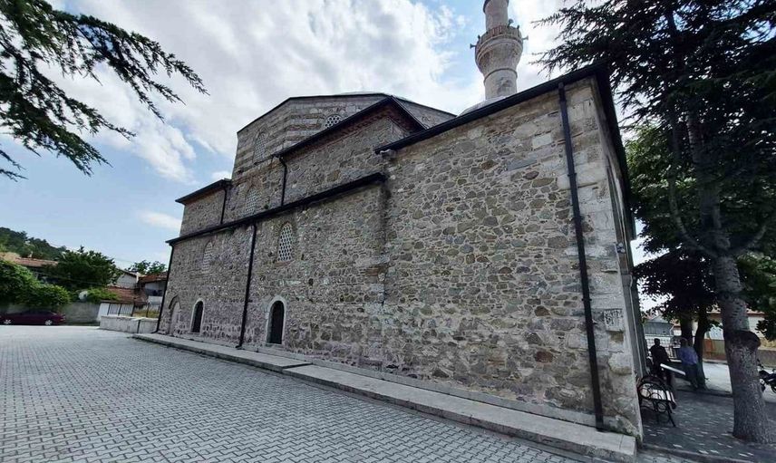 534 yıllık cami kıble hassasiyeti ile dikkat çekiyor