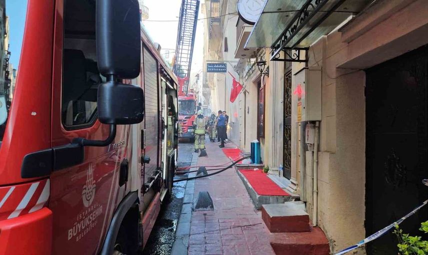 Beyoğlu İstiklal Caddesi'ndeki restoranda yangın paniği