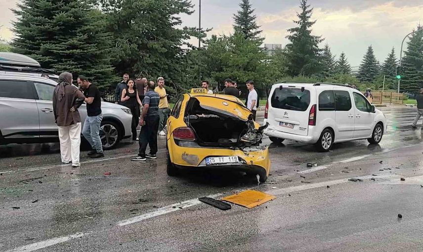 Erzurum'da ağustos ayında trafik kazalarında can kaybı ve yaralanma rakamları artış gösterdi
