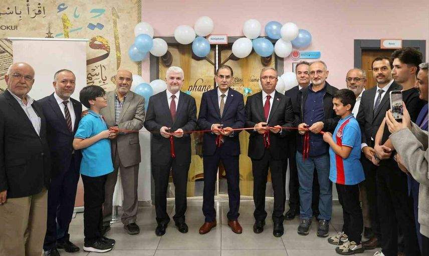 Eskişehir Anadolu İmam Hatip Lisesi'ne modern kütüphane kazandırıldı