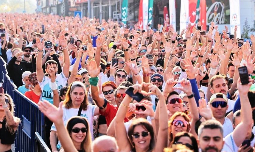 Pamukkale'de spor tutkunlarının buluşması: Lykos Yarı Maratonu 20 bin kişiyi bir araya getirdi