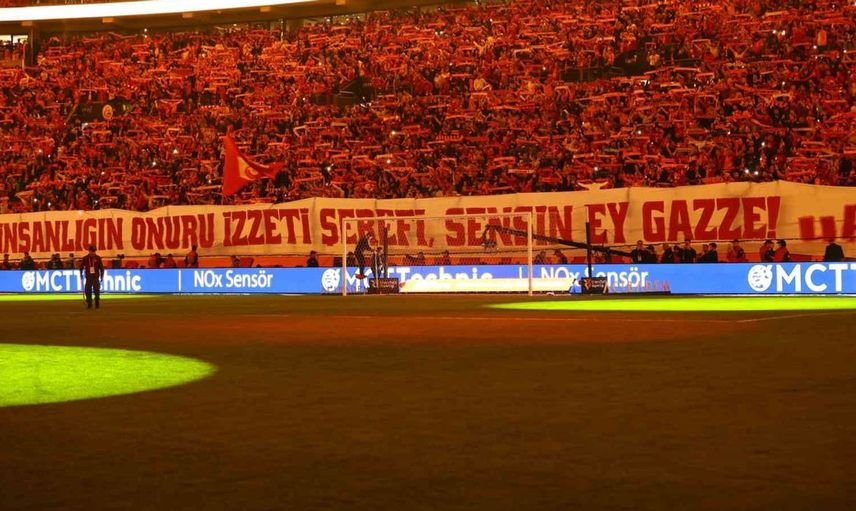 Galatasaray, Fenerbahçe derbisinde tek oyuncu değişikliğiyle çıktı