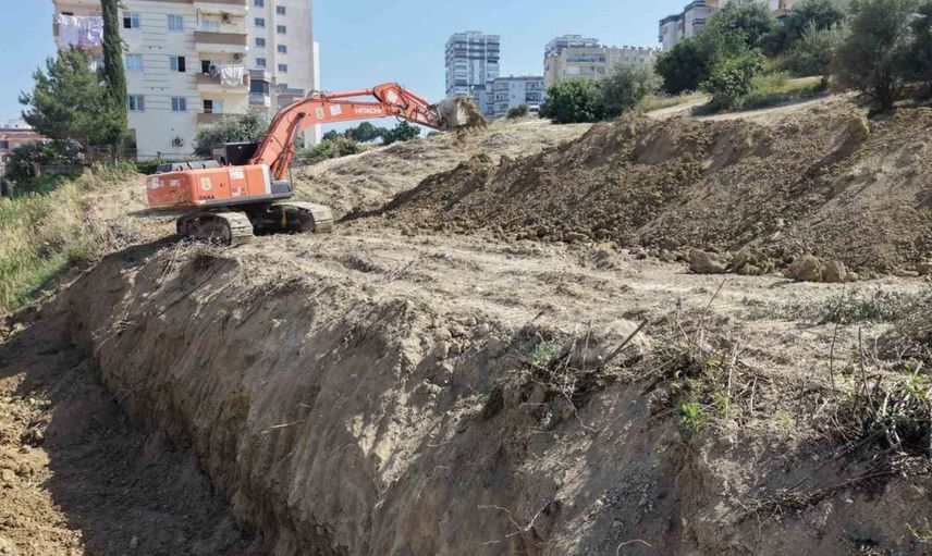 Tarsus'ta toprak kaymalarına karşı 240 metrelik istinat duvarı yapıldı
