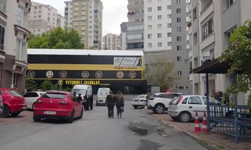 Balkon temizlerken merdiveni kayıp düşen kadın hayatını kaybetti