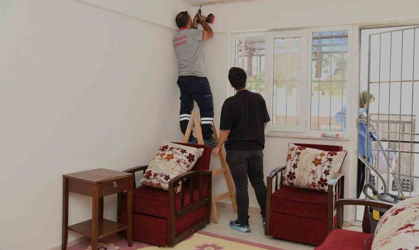 Yunusemre'de çöp ev dönüşümü: Temizlikle yeni bir hayat başladı