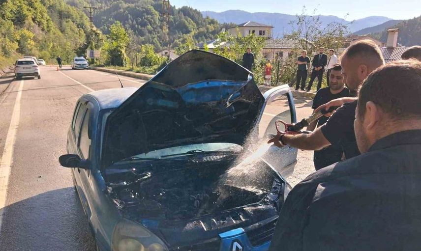 Kastamonu'da otomobilde çıkan yangın kısa sürede kontrol altına alındı