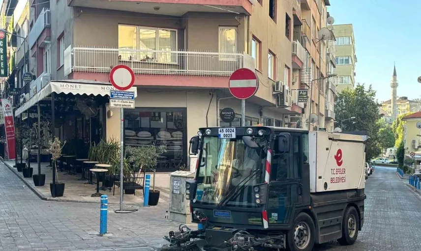 Efeler'de temizlik seferberliği: Ekipler sokakları hijyenle buluşturuyor