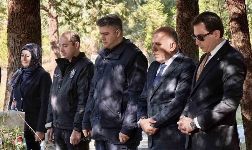 Hisarcık'ta şehit Fatih Seven anma töreni: kabri başında saygı duruşu